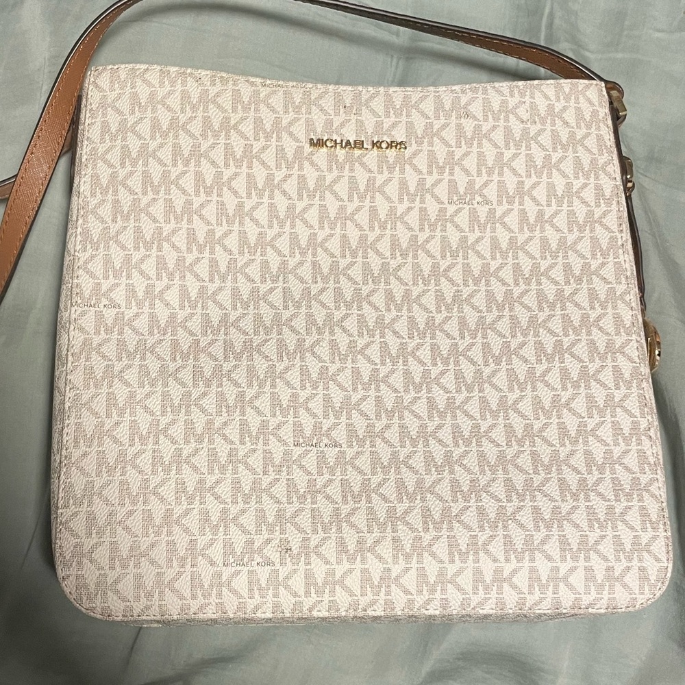 Michael Kors LG Crossbody Messenger Bag Vanilla